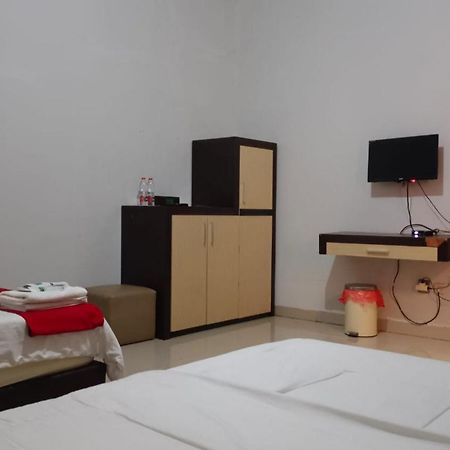 Reddoorz Syariah At Grand Taufiq Tarakan Exterior photo